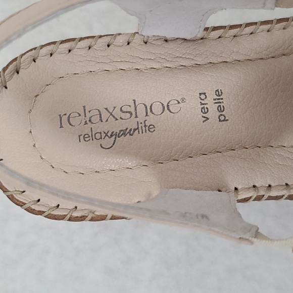 NEW Relaxshoe Women's Natural color Leather Wedge Air cushioned Sandals(Sz 6) - Picture 5 of 11